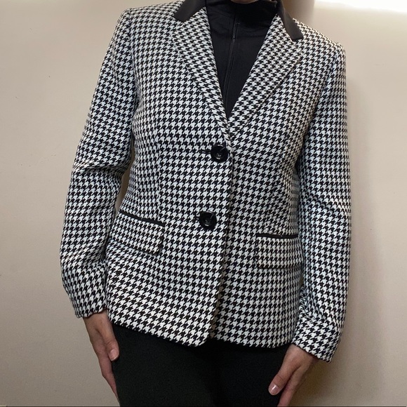 Blazer - Picture 4 of 4